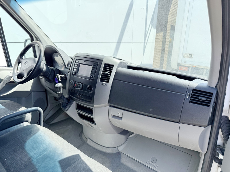 Furgoneta pequeña Mercedes-Benz Sprinter 211 2.2 CDI Automaat L2H2 Climate Control Trekhaak Navigatie: foto 9