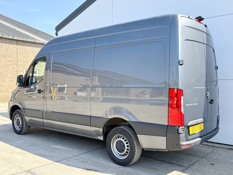 Mercedes-Benz Sprinter 319 1.9 CDI Automaat L2H2 Airco Cruise Control Lane Assist Camera Carplay Dodehoek waarschuwing Parkeersensoren voor achter - Furgón: foto 2 Mercedes-Benz Sprinter 319 1.9 CDI Automaat L2H2 Airco Cruise Control Lane Assist Camera Carplay Dodehoek waarschuwing Parkeersensoren voor achter - Furgón: foto 2