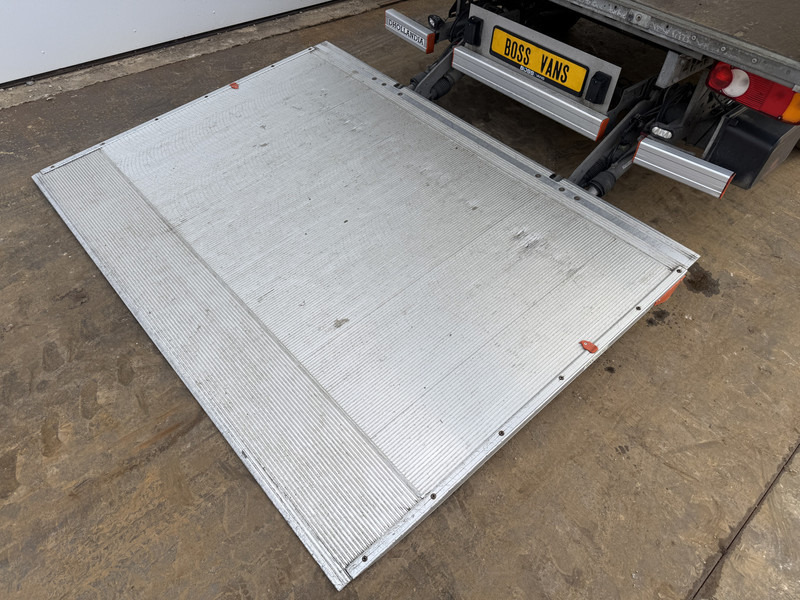 Furgoneta caja cerrada Peugeot Boxer 2.2 HDI 165PK Laadklep LED Cruise Control Climate Control Carplay Camera Standkachel Koffer Bakwagen Meubelbak: foto 16 Furgoneta caja cerrada Peugeot Boxer 2.2 HDI 165PK Laadklep LED Cruise Control Climate Control Carplay Camera Standkachel Koffer Bakwagen Meubelbak: foto 16