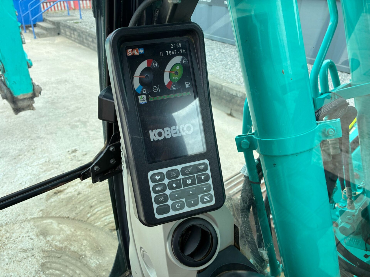 Excavadora de cadenas Kobelco SK140SRLC-5: foto 20