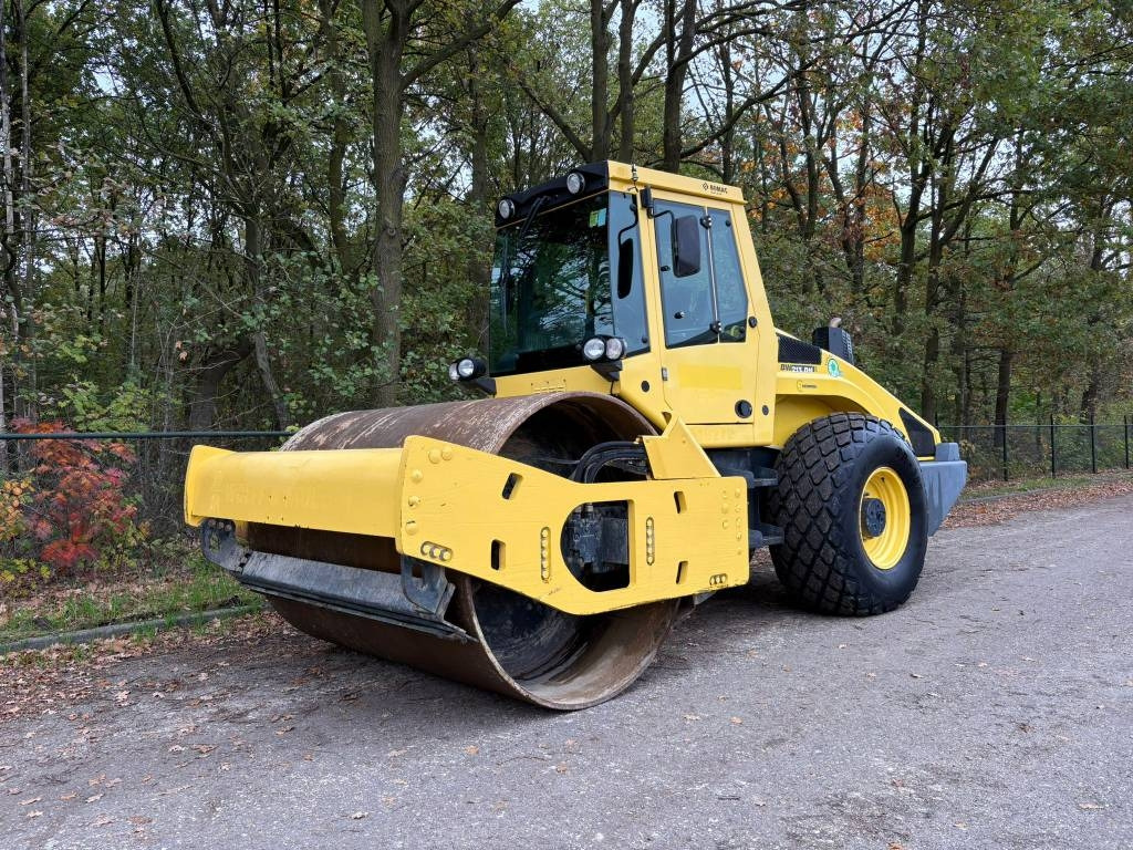 Bomag BW 213 D H-4 i - Compactador: foto 1 Bomag BW 213 D H-4 i - Compactador: foto 1