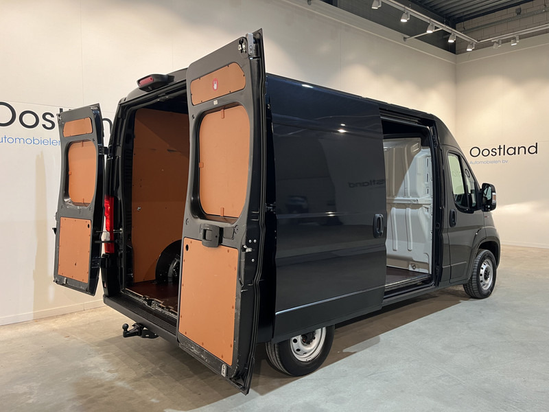 Fiat Ducato 2.3 MultiJet L2H2 120 PK / Euro 6 / Airco / Camera / Cruise Control / Trekhaak / Navigatie / 3-Zits / 72.600 KM !! - Furgoneta pequeña: foto 4 Fiat Ducato 2.3 MultiJet L2H2 120 PK / Euro 6 / Airco / Camera / Cruise Control / Trekhaak / Navigatie / 3-Zits / 72.600 KM !! - Furgoneta pequeña: foto 4
