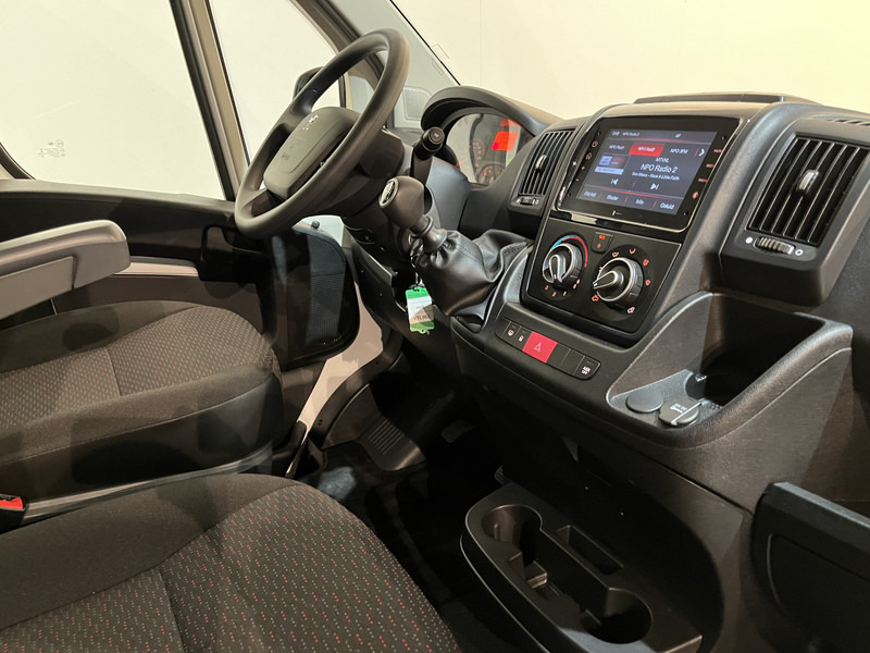 Peugeot Boxer 2.2 BlueHDi 120 PK L2H2 DC Dubbel Cabine / Euro 6 / Airco / CarPlay / Camera / Trekhaak / Cruise Control / 500 KM Z.G.A.N. !! / BPM VRIJ !! - Furgoneta pequeña, Furgoneta combi: foto 3 Peugeot Boxer 2.2 BlueHDi 120 PK L2H2 DC Dubbel Cabine / Euro 6 / Airco / CarPlay / Camera / Trekhaak / Cruise Control / 500 KM Z.G.A.N. !! / BPM VRIJ !! - Furgoneta pequeña, Furgoneta combi: foto 3