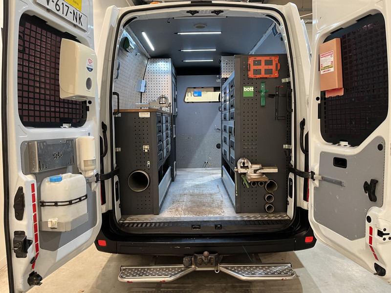 Renault Master 2.3 dCi L2H2 145 PK Servicebus / Bott Inrichting / Euro 6 / 220V. / Airco / Cruise Control / Camera / Trekhaak - Furgón: foto 4 Renault Master 2.3 dCi L2H2 145 PK Servicebus / Bott Inrichting / Euro 6 / 220V. / Airco / Cruise Control / Camera / Trekhaak - Furgón: foto 4