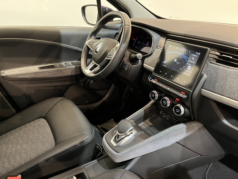 Renault ZOE R110 Experience 52 kWh (Huuraccu) / CarPlay / Camera / Airco / Cruise Control / LMV / Navigatie / 11.000 KM !! Prijs ex BTW € 11.500,- - Hatchback: foto 4 Renault ZOE R110 Experience 52 kWh (Huuraccu) / CarPlay / Camera / Airco / Cruise Control / LMV / Navigatie / 11.000 KM !! Prijs ex BTW € 11.500,- - Hatchback: foto 4