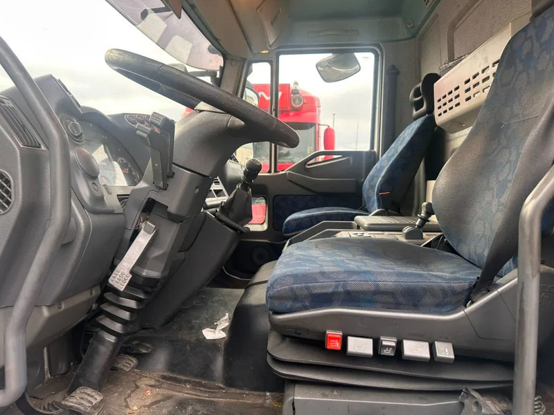 Iveco 180 E25 - Camión caja cerrada: foto 4 Iveco 180 E25 - Camión caja cerrada: foto 4