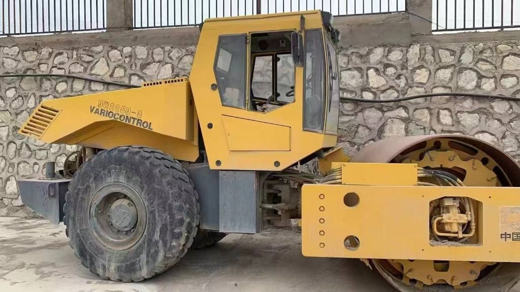 Bomag bw225d-3 - Compactador: foto 1 Bomag bw225d-3 - Compactador: foto 1