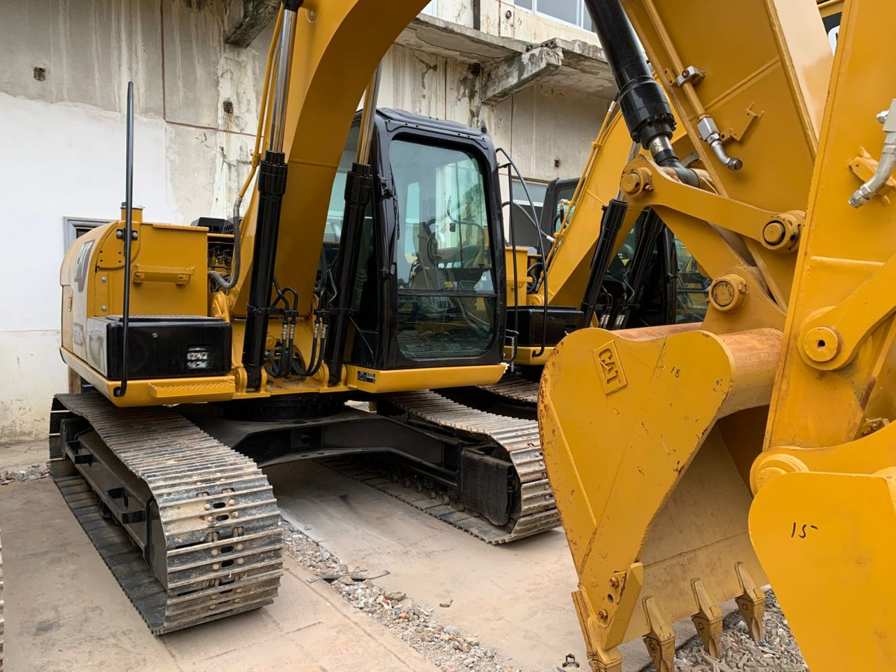 CATERPILLAR 313D2 GC - Excavadora de cadenas: foto 1 CATERPILLAR 313D2 GC - Excavadora de cadenas: foto 1