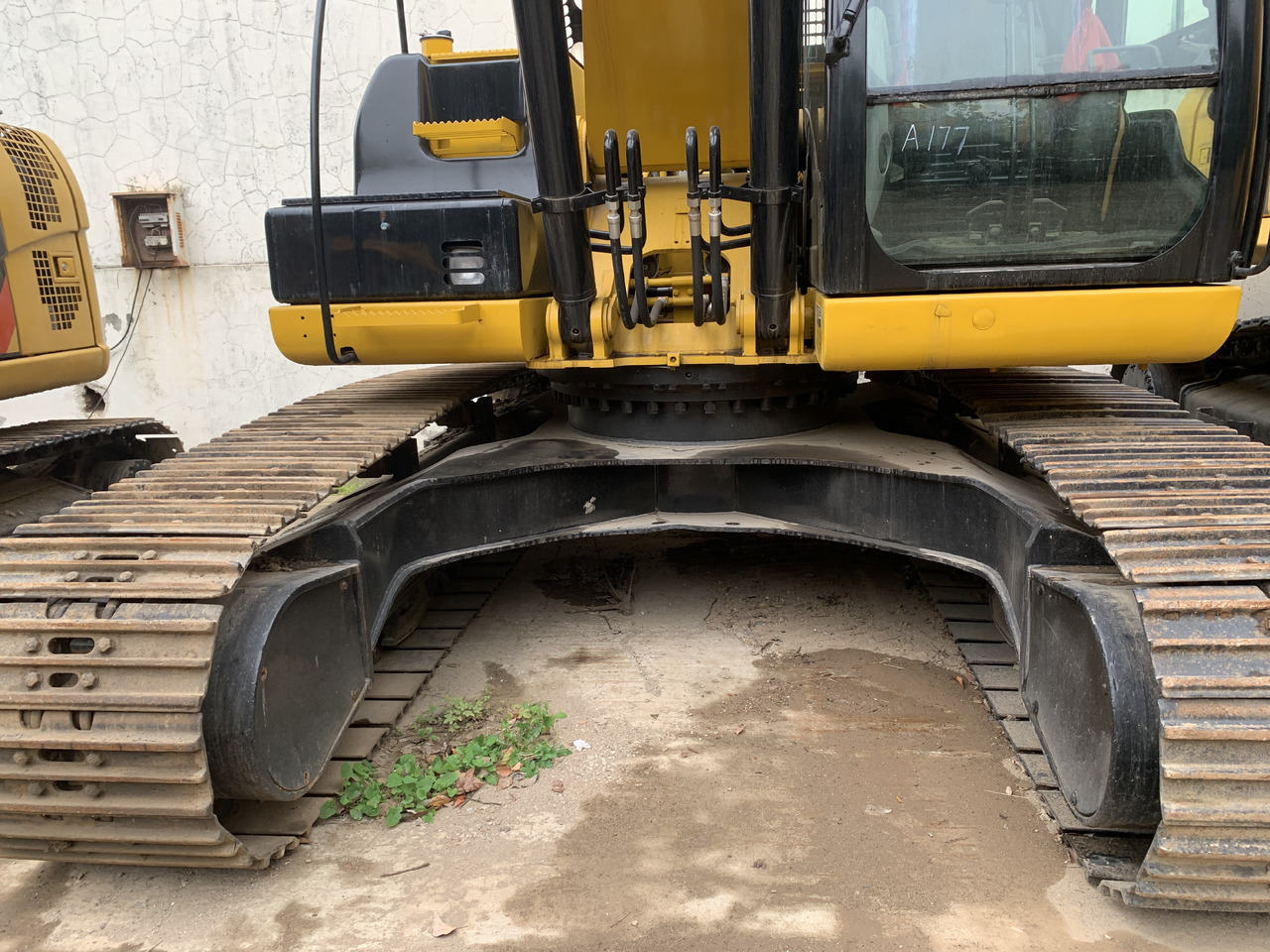 CATERPILLAR 323D2L - Excavadora de ruedas: foto 4 CATERPILLAR 323D2L - Excavadora de ruedas: foto 4