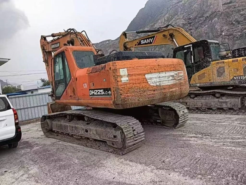 Doosan DH225LC-9 - Excavadora de cadenas: foto 3 Doosan DH225LC-9 - Excavadora de cadenas: foto 3