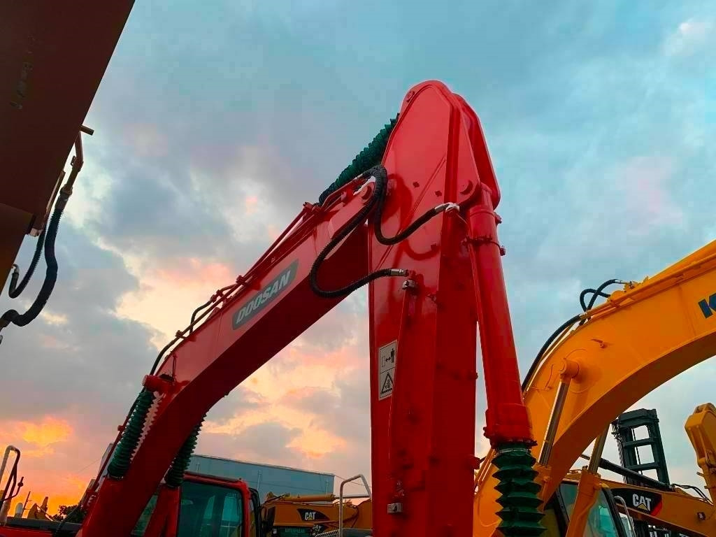Doosan DX 225 LC - Excavadora de cadenas: foto 1 Doosan DX 225 LC - Excavadora de cadenas: foto 1