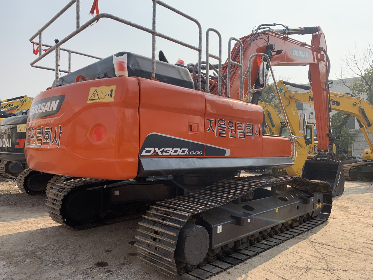 Doosan DX300LC-9C - Excavadora: foto 1 Doosan DX300LC-9C - Excavadora: foto 1