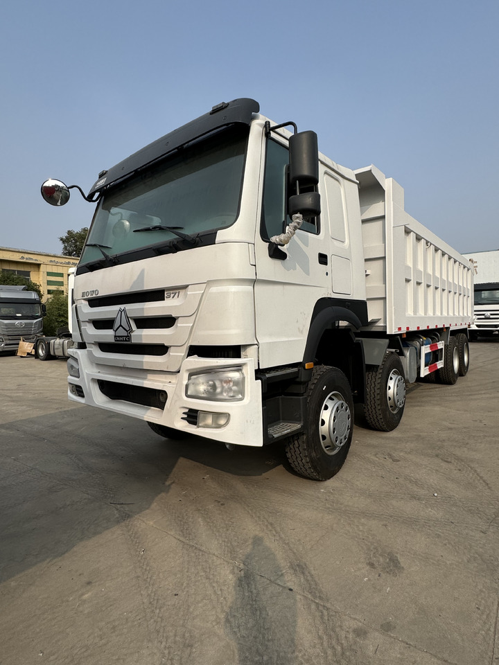 HOWO 8x4 - Dúmper: foto 1 HOWO 8x4 - Dúmper: foto 1