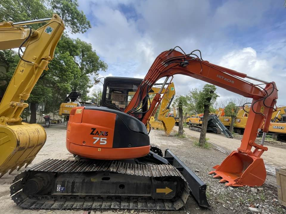 Hitachi ZAXIS 75 - Miniexcavadora: foto 1 Hitachi ZAXIS 75 - Miniexcavadora: foto 1