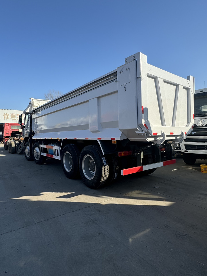 Howo 8x4 - Dúmper: foto 4 Howo 8x4 - Dúmper: foto 4