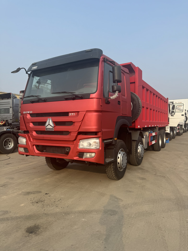 Howo 8x4 - Dúmper: foto 1 Howo 8x4 - Dúmper: foto 1