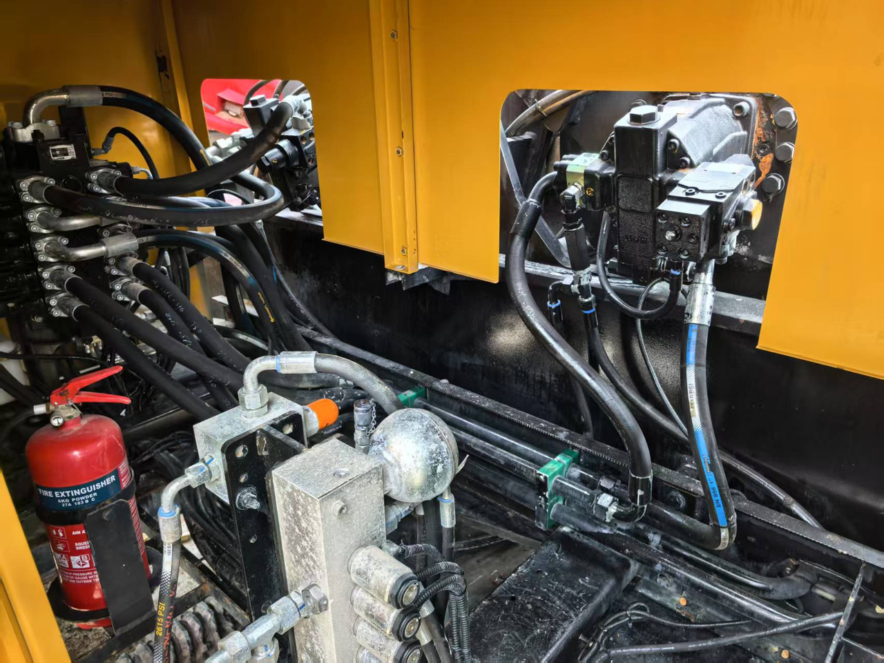 SANY SCC1000A-6 - Grúa sobre orugas: foto 3 SANY SCC1000A-6 - Grúa sobre orugas: foto 3