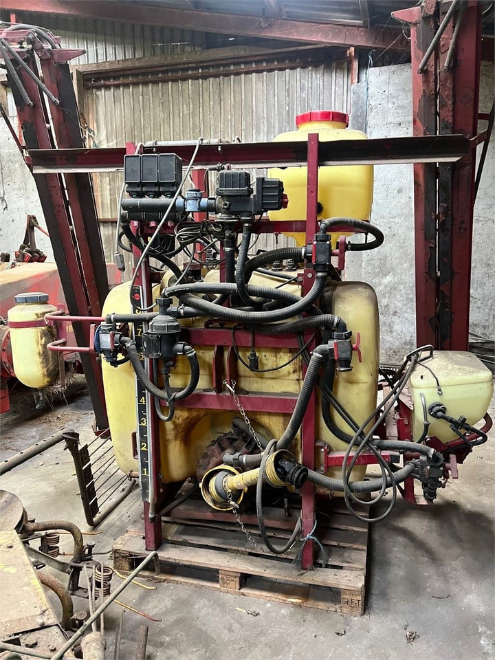 Hardi 800 L MED 12 BOM - Pulverizador suspendido: foto 1 Hardi 800 L MED 12 BOM - Pulverizador suspendido: foto 1