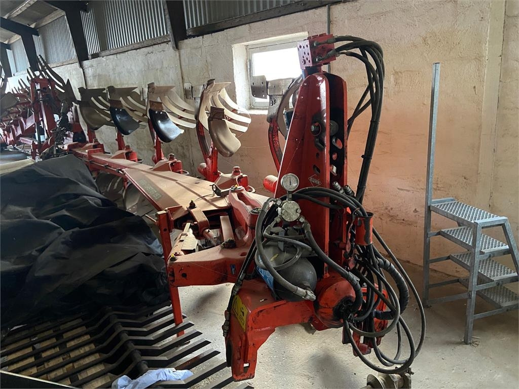 Kuhn VARI-MASTER 153 4+1 - Arado: foto 1 Kuhn VARI-MASTER 153 4+1 - Arado: foto 1