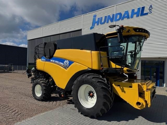 New Holland CR9.90 TIER4 - Cosechadora de granos: foto 1 New Holland CR9.90 TIER4 - Cosechadora de granos: foto 1