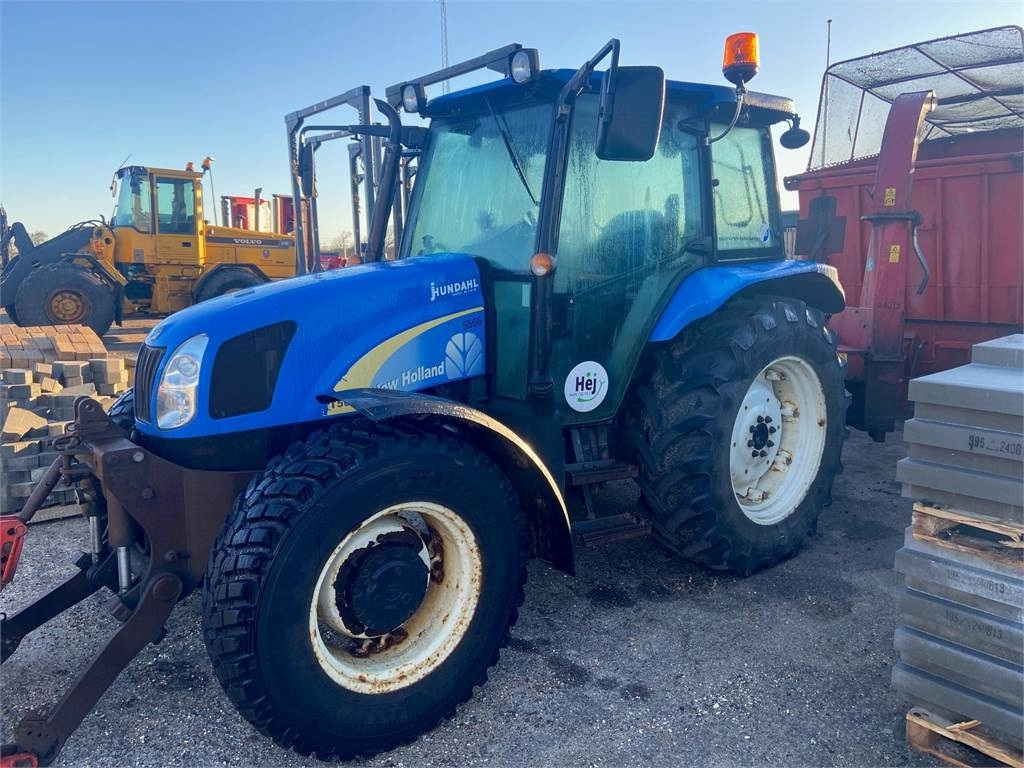New Holland T5050 - Tractor: foto 1 New Holland T5050 - Tractor: foto 1