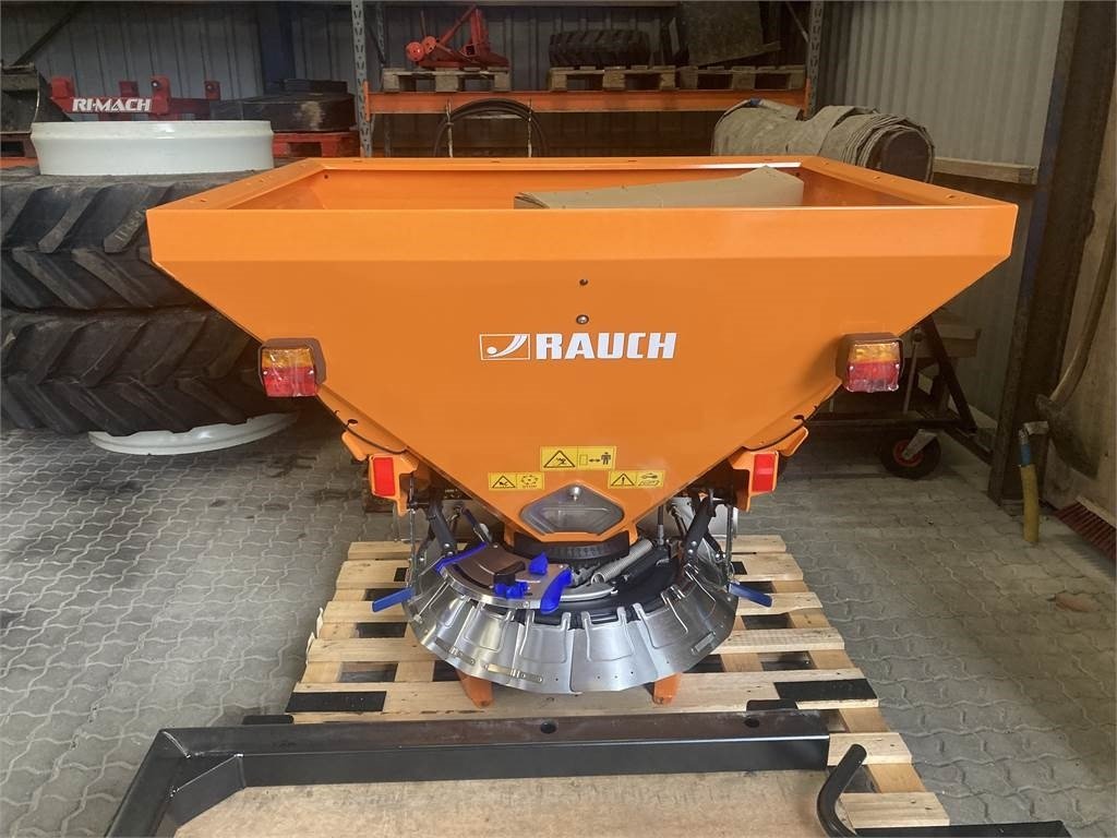 Rauch AXEO 18,1 - Esparcidor de sal para Vehículo municipal: foto 1 Rauch AXEO 18,1 - Esparcidor de sal para Vehículo municipal: foto 1