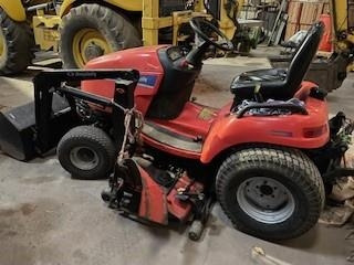 Simplicity LEGACY XL 4WD - Tractor municipal: foto 1 Simplicity LEGACY XL 4WD - Tractor municipal: foto 1