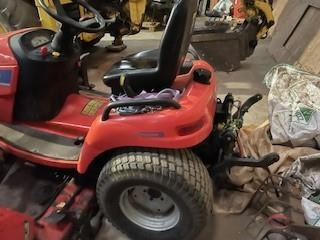 Simplicity LEGACY XL 4WD - Tractor municipal: foto 3 Simplicity LEGACY XL 4WD - Tractor municipal: foto 3