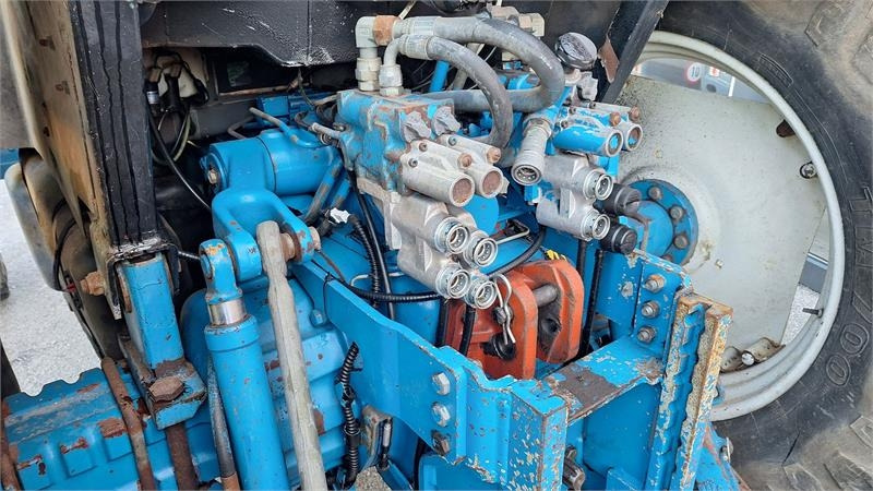 Tractor Ford 8240: foto 6 Tractor Ford 8240: foto 6