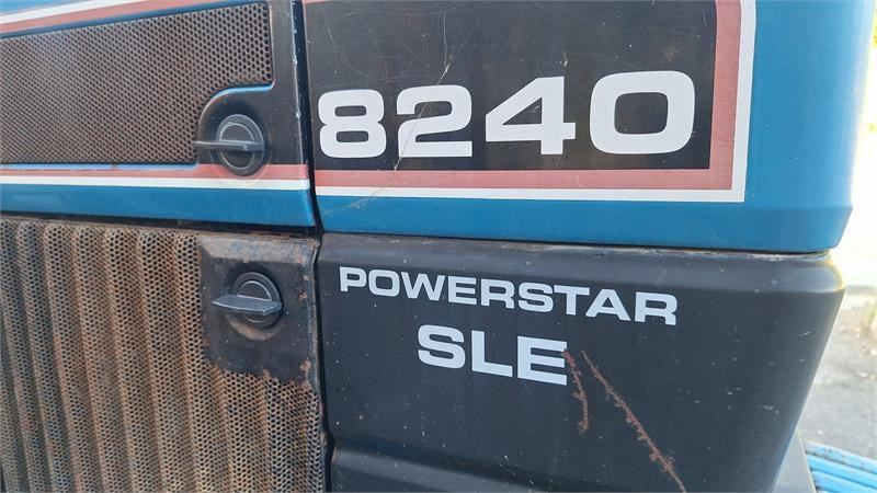 Tractor Ford 8240: foto 9 Tractor Ford 8240: foto 9