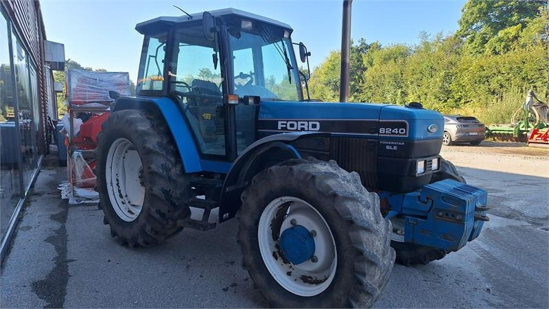 Tractor Ford 8240: foto 11 Tractor Ford 8240: foto 11