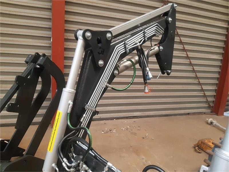 Cargador frontal para tractor Inter-Tech 1600: foto 6