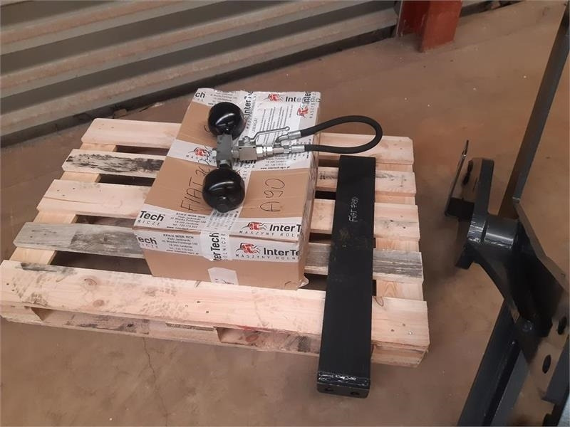Cargador frontal para tractor Inter-Tech 1600: foto 8