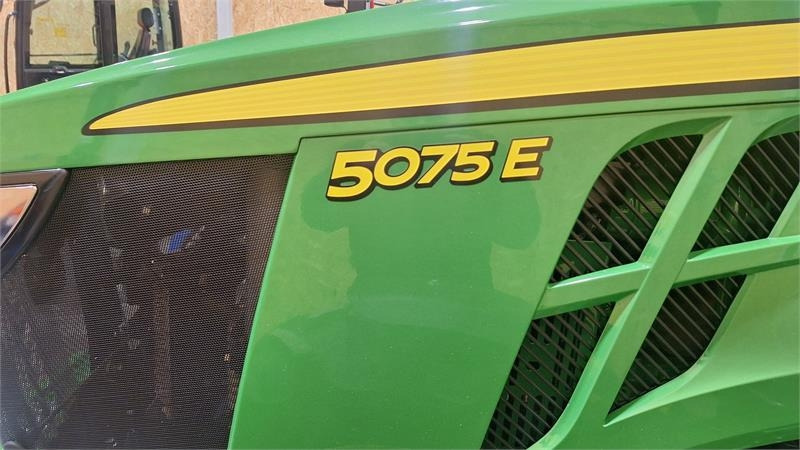 Tractor John Deere 5075E: foto 8