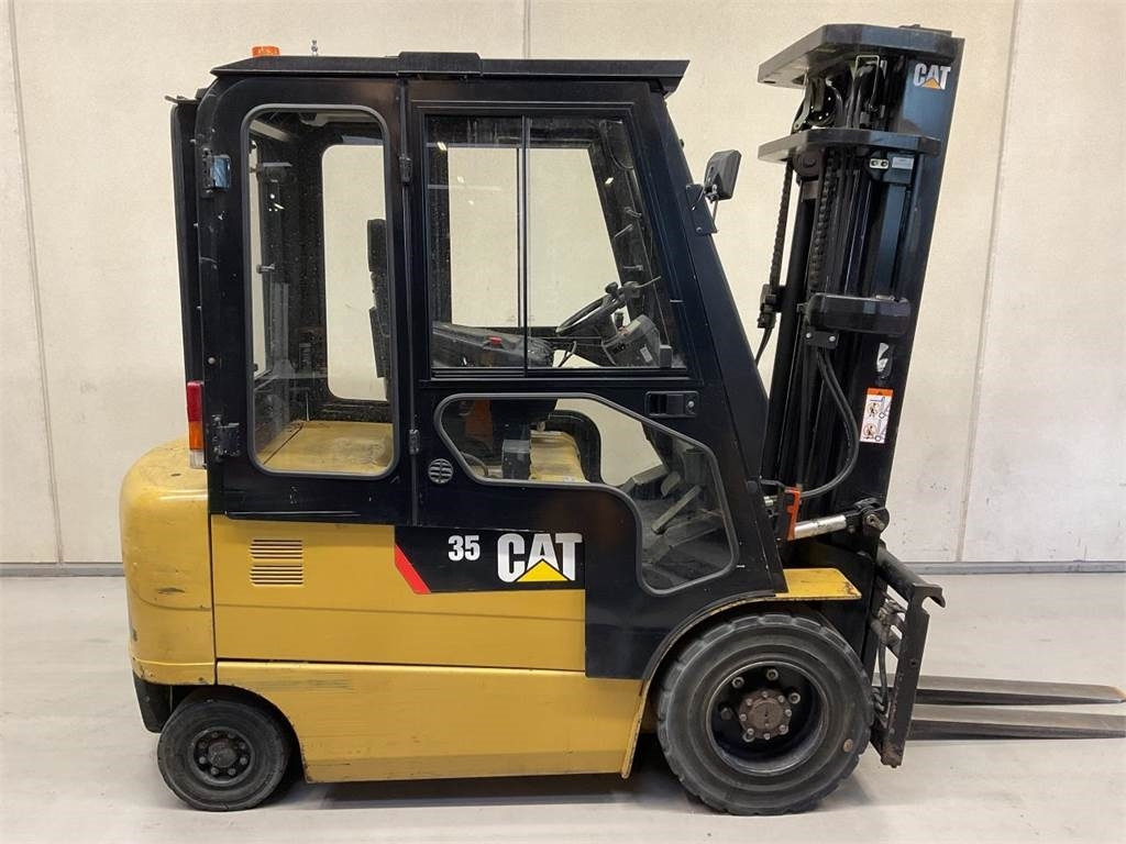 CAT EP15KRT - Carretilla elevadora eléctrica: foto 1 CAT EP15KRT - Carretilla elevadora eléctrica: foto 1