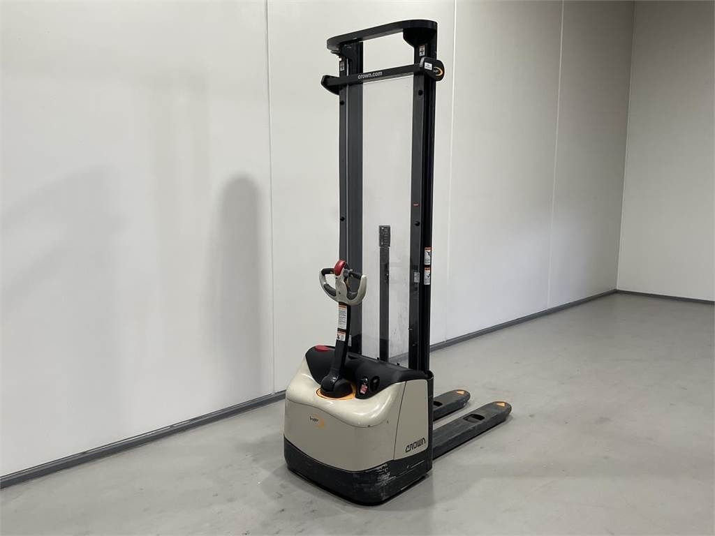 Crown WF3000-1,2 TF - Apilador: foto 2 Crown WF3000-1,2 TF - Apilador: foto 2
