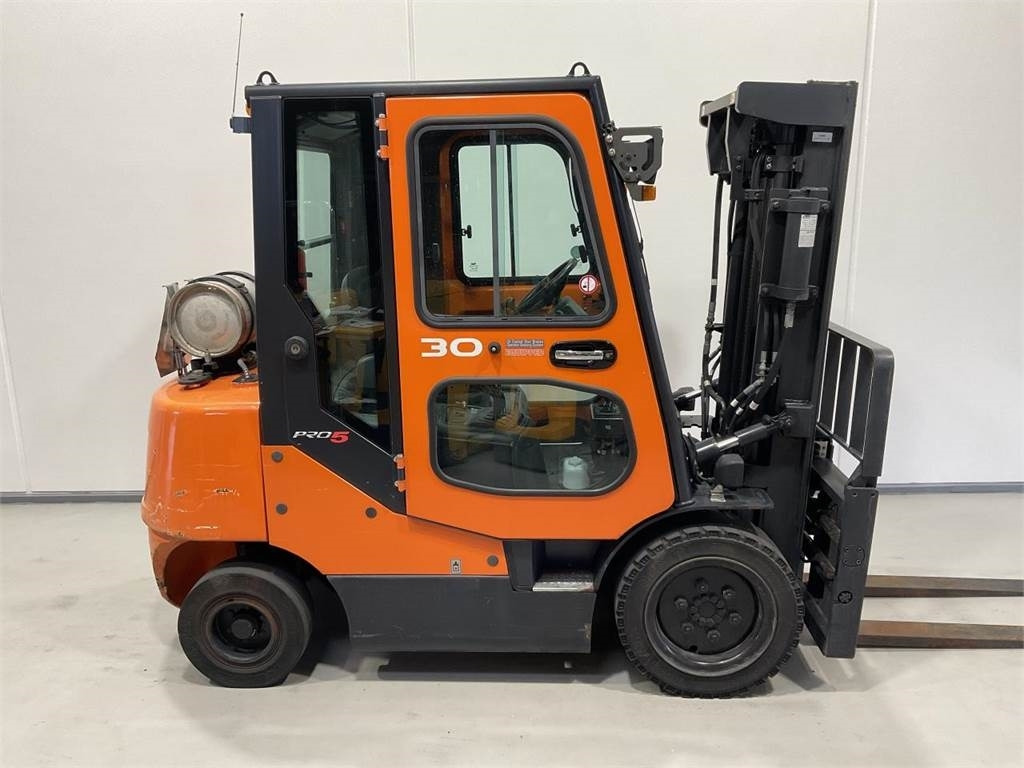 Doosan G30E-5 - Carretilla elevadora de gas: foto 1 Doosan G30E-5 - Carretilla elevadora de gas: foto 1