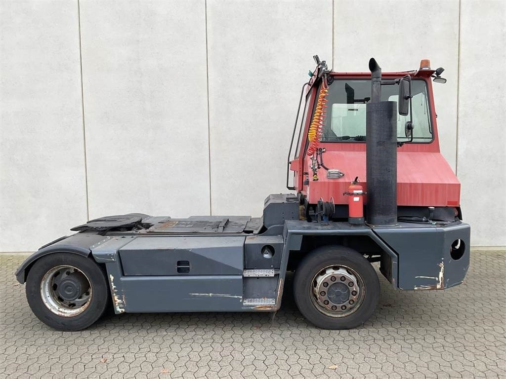 Tractor industrial Kalmar TT2000: foto 1