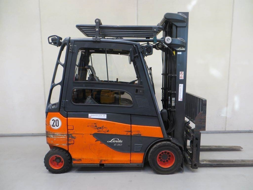 Linde E30/600-02 - Carretilla elevadora eléctrica: foto 4 Linde E30/600-02 - Carretilla elevadora eléctrica: foto 4