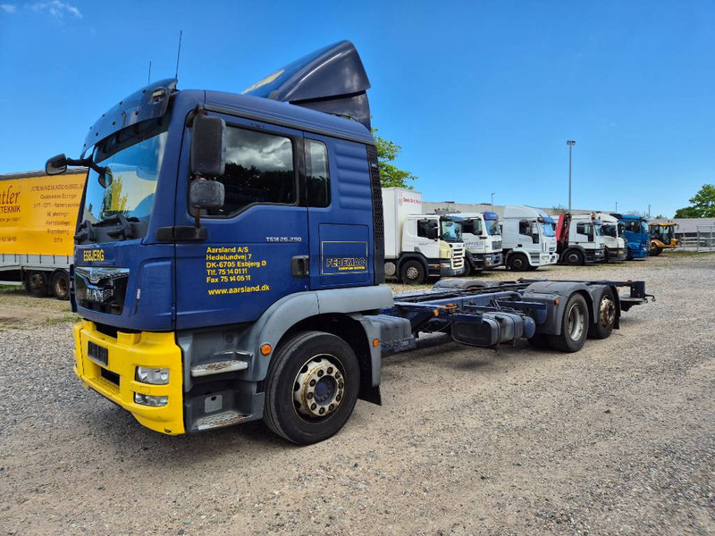 MAN TGM.TGS 26.290 / 6x2/4 // 6 seats // Lift - Camión portacontenedore/ Intercambiable: foto 1 MAN TGM.TGS 26.290 / 6x2/4 // 6 seats // Lift - Camión portacontenedore/ Intercambiable: foto 1