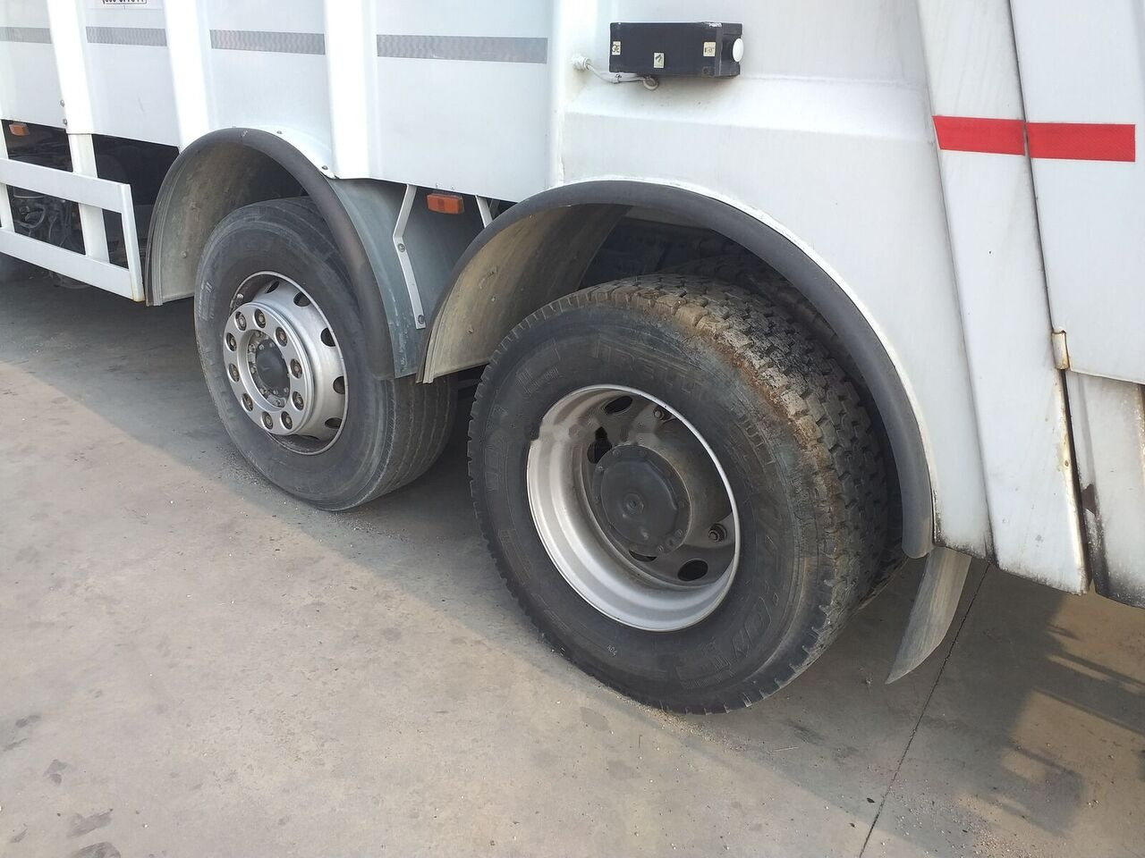Camión de basura Mercedes-Benz Econic 2628: foto 8