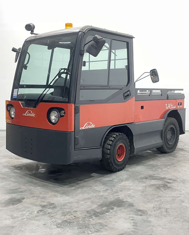 Linde P250-127 - Remolcadora: foto 1 Linde P250-127 - Remolcadora: foto 1