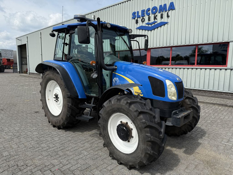 New Holland T5040 CAB + GPS - Tractor: foto 4 New Holland T5040 CAB + GPS - Tractor: foto 4
