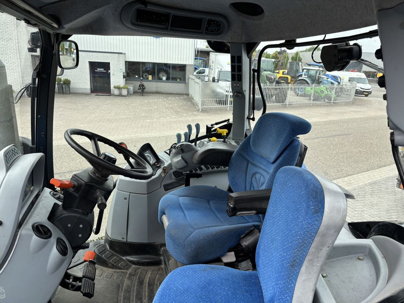 New Holland T6010 Plus Supersteer - Tractor: foto 5 New Holland T6010 Plus Supersteer - Tractor: foto 5