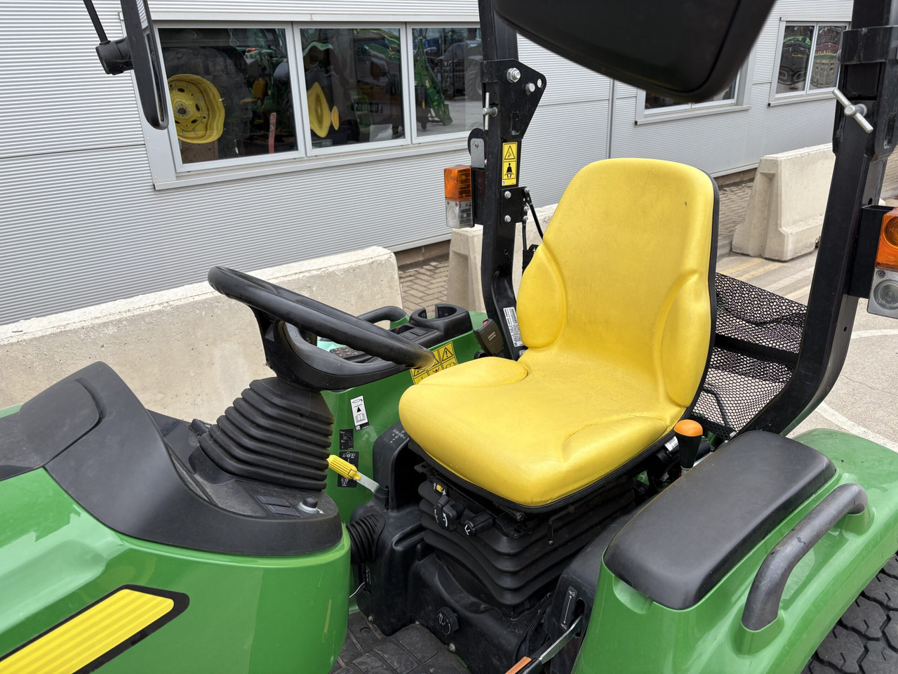 John Deere 3039R Compact Tractor - Mini tractor: foto 2 John Deere 3039R Compact Tractor - Mini tractor: foto 2