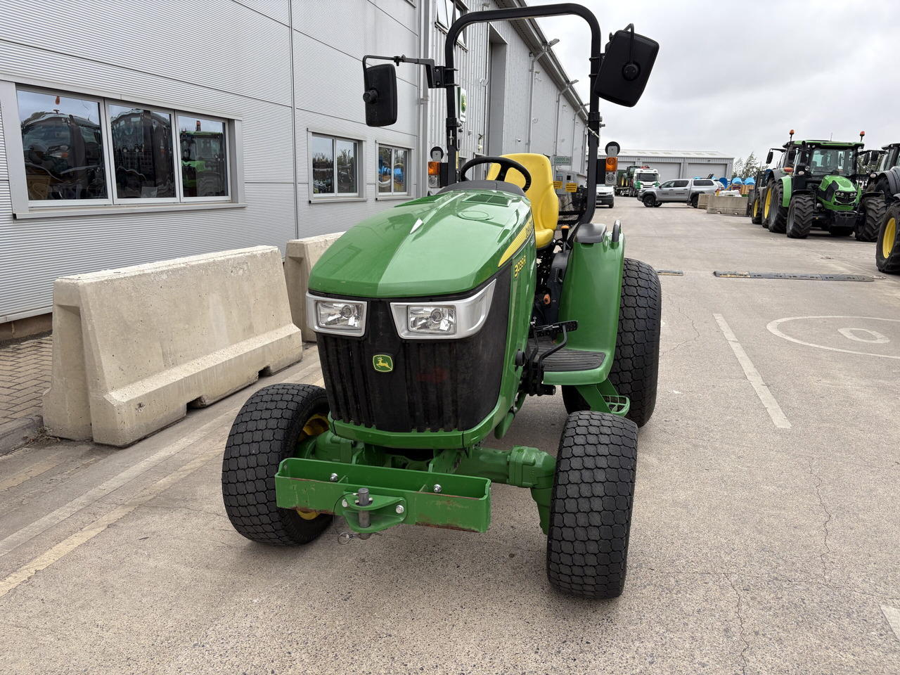 John Deere 3039R Compact Tractor - Mini tractor: foto 3 John Deere 3039R Compact Tractor - Mini tractor: foto 3