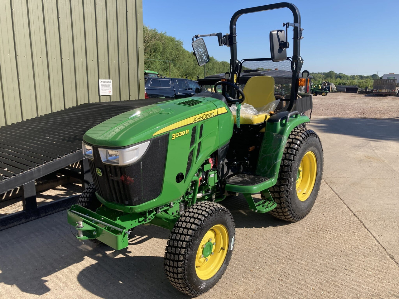 John Deere 3039R compact tractor - Mini tractor: foto 1 John Deere 3039R compact tractor - Mini tractor: foto 1