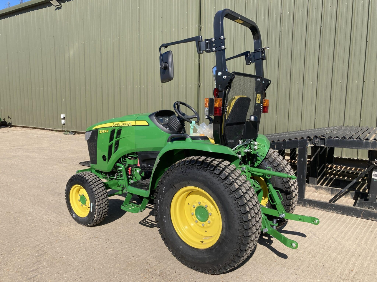 John Deere 3039R compact tractor - Mini tractor: foto 3 John Deere 3039R compact tractor - Mini tractor: foto 3