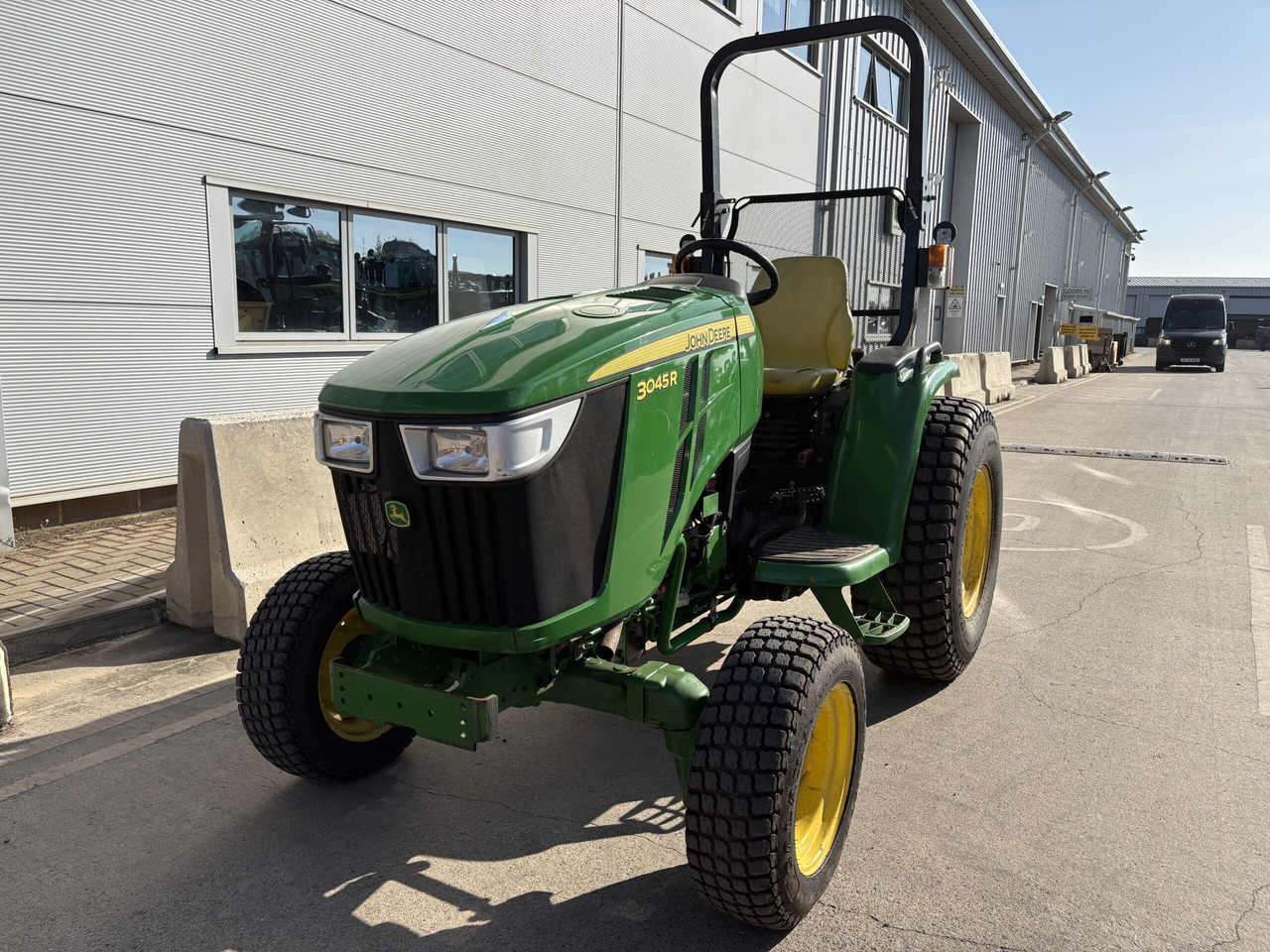 John Deere 3045R Compact Tractor - Mini tractor: foto 2 John Deere 3045R Compact Tractor - Mini tractor: foto 2