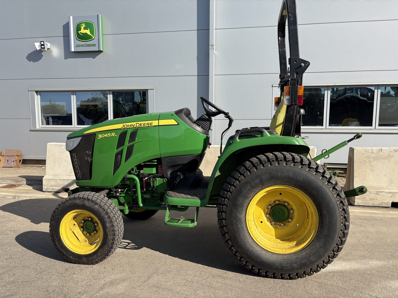 John Deere 3045R Compact Tractor - Mini tractor: foto 1 John Deere 3045R Compact Tractor - Mini tractor: foto 1